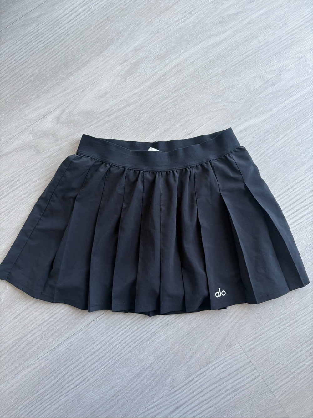 ALO Yoga Black Pleated Athletic Skort - Picture 4 of 9